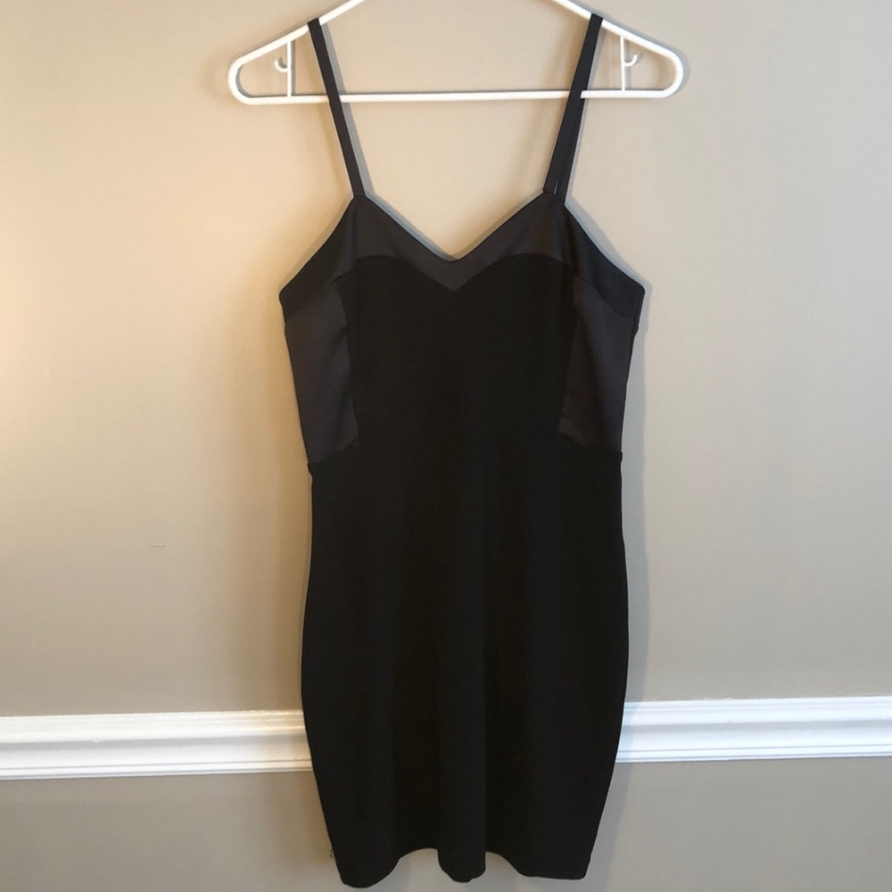 Black dress, adjustable straps